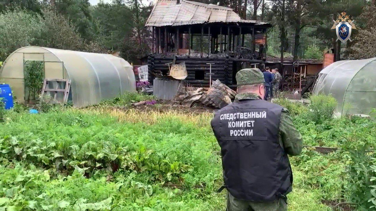 Трое детей и женщина погибли во время пожара в садовом домике под Екатеринбургом