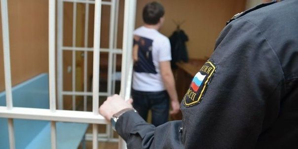 Неоднократно судимый горожанин предстал перед судом за пощечину сожительнице