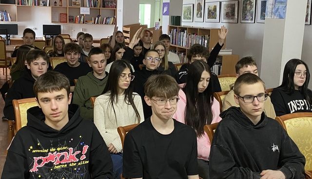 Студентам Краснотурьинского индустриального колледжа показали фильм о войне