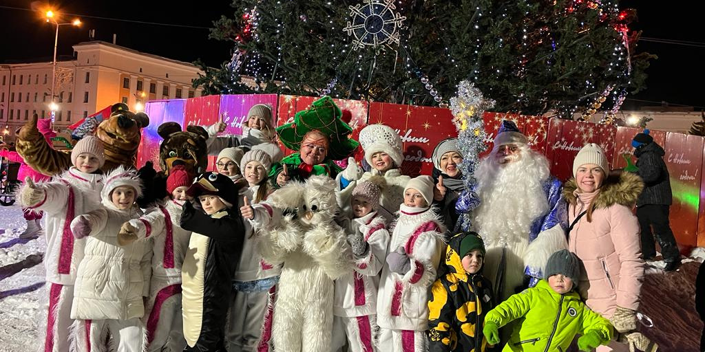 досвидание дед мороз. до свидания дед мороз. до свидания дед мороз. дед мороз с зеркалом. до свидания дед мороз.