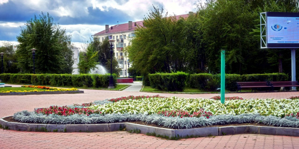 Центральная краснотурьинск сайт. Краснотурьинск площадь ленина. Краснотурьинск городская площадь 2024. Центральная краснотурьинск сайт. Краснотурьинск центральная площадь 1999.