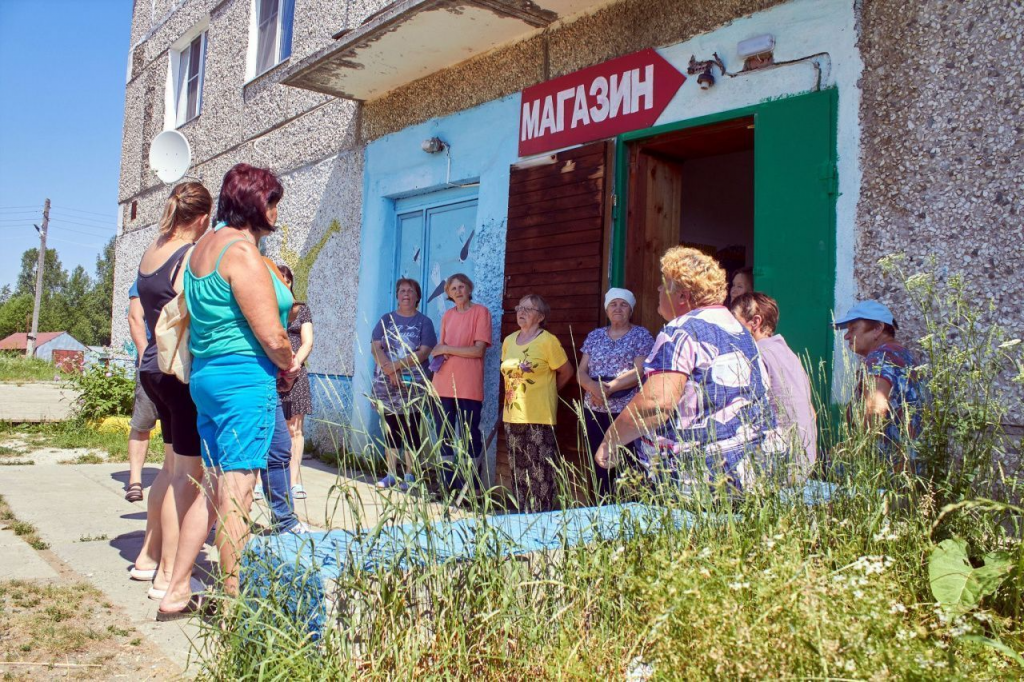 "Все работают в городе! Как люди должны туда добираться? Получается, мы половину заработной платы, если не больше, должны отдавать за такси? Тогда смысл работать?", — недоумевает Елена Леонидовна. Фото: Вадим Аминов, "Вечерний Краснотурьинск"