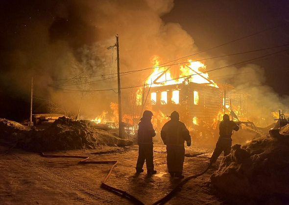 «Выбежала в одной ночнушке». В пожаре на Суходойке сгорело все имущество семьи