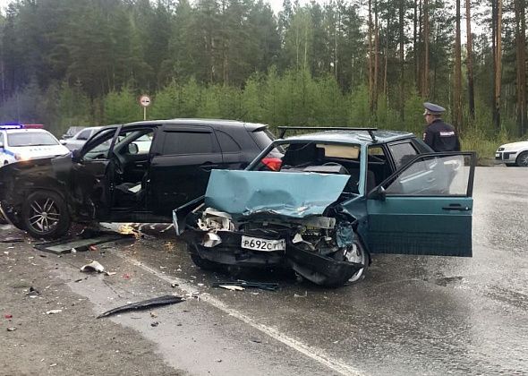 Под Серовом в ДТП попали водители из Рудничного и Краснотурьинска. Три человека госпитализированы