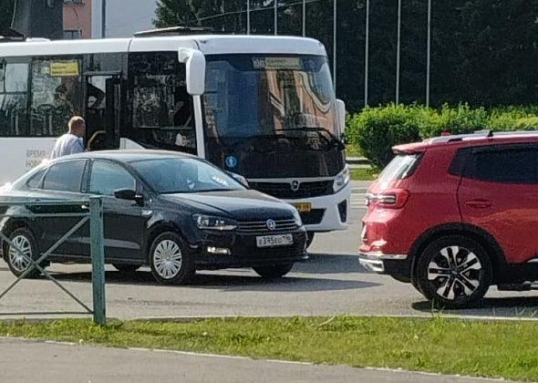 В центре Краснотурьинска подрезали «сотку». Пострадала ее пассажирка  
