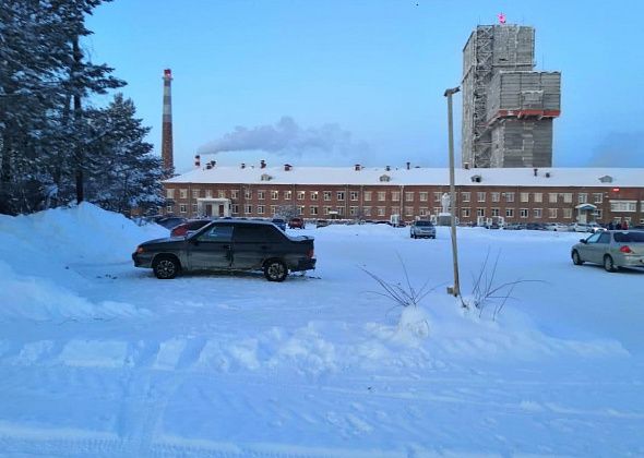 В ГИБДД разыскивают водителя, который врезался в чужое авто и скрылся 