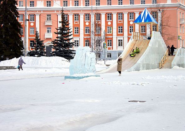 Демонтируют новогодний городок