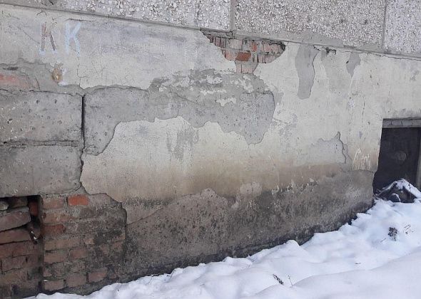 «Такое чувство, что заходишь не в свой дом, а в бомжатник»: как живется в доме №12 на улице Животноводов