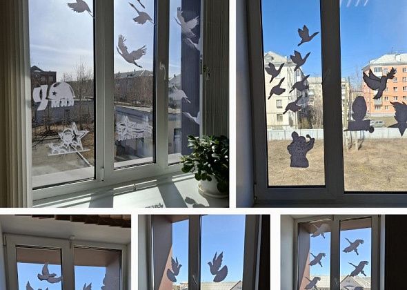 Окна городского суда украсили к Дню Победы  