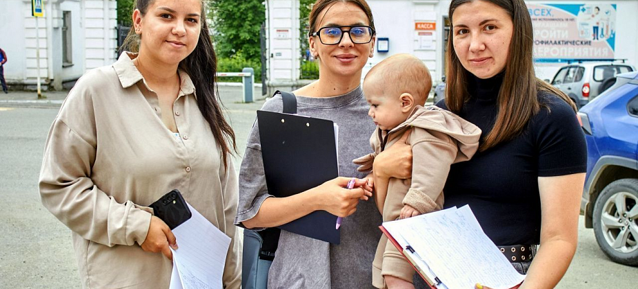 «Без него смертей будет больше»: в Краснотурьинске собирали подписи в поддержку осужденного онколога