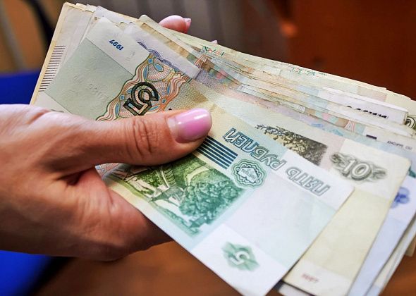 Подарок от мамы. Жительница Краснотурьинска выплатила более 400 тысяч задолженности по алиментам
