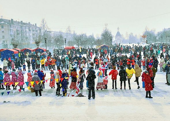 Как город весну встречал: яркие фотографии с центральной площади
