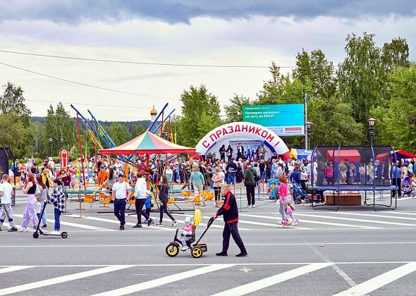 Коклюшки, большой торт, чествование выпускников. Как Краснотурьинск отметил День города
