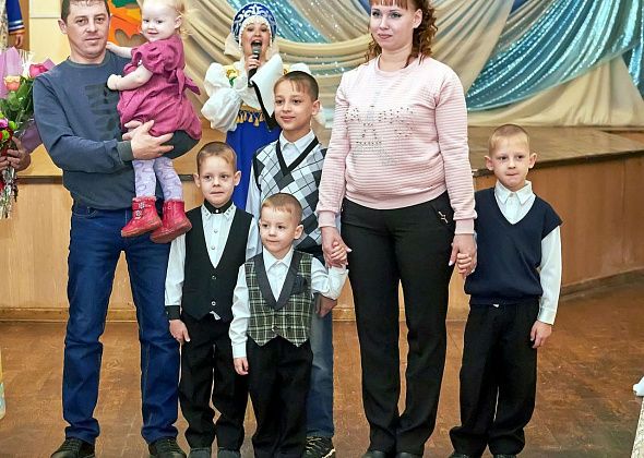 В Краснотурьинске наградили многодетную мать
