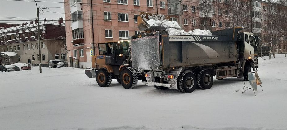 Мэрия: снег в городе чистят круглосуточно