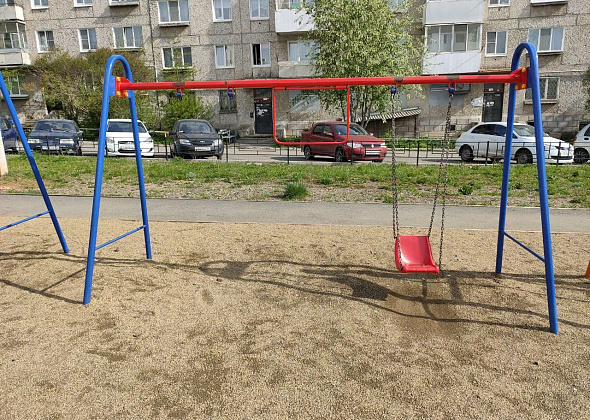 Новые детские площадки снова отремонтируют