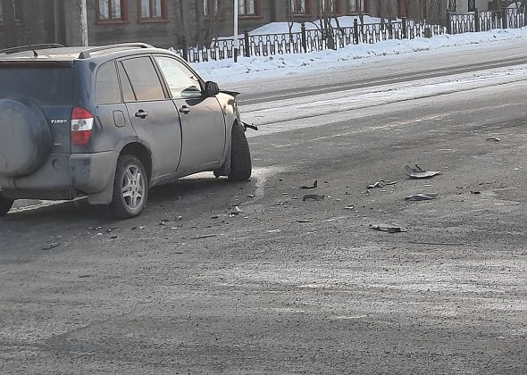 На перекрестке возле краеведческого музея столкнулись две иномарки