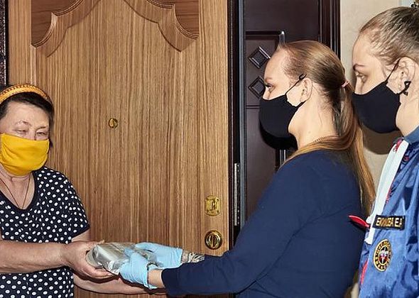 COVID: Как устроена работа городских волонтеров? Решать бытовые вопросы горожанам помогают 94 человека