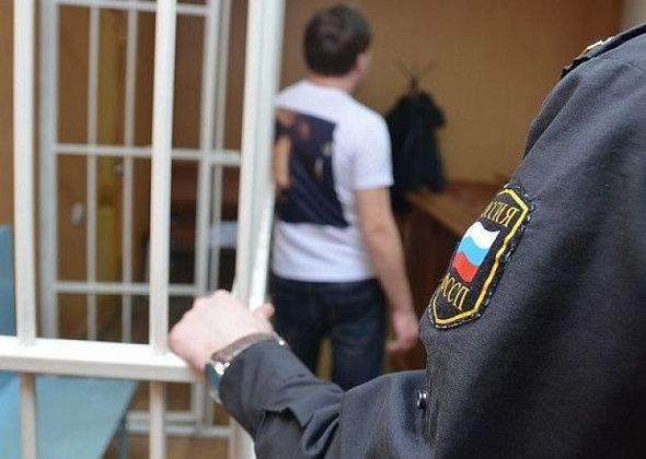 19-летнего горожанина обвиняют в избиении двоих собутыльников