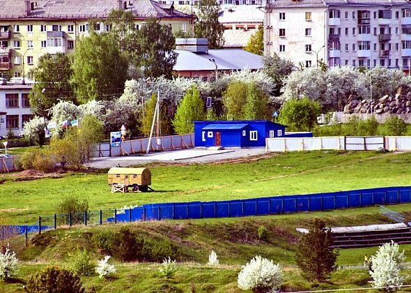 В мэрии рассказали, почему на стройке ледового ФОКа до сих пор не ведутся работы 