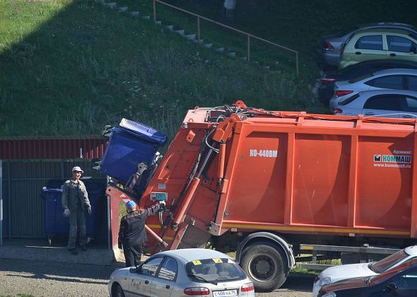 С трех школ города и союза ветеранов взыскали долги за вывоз мусора