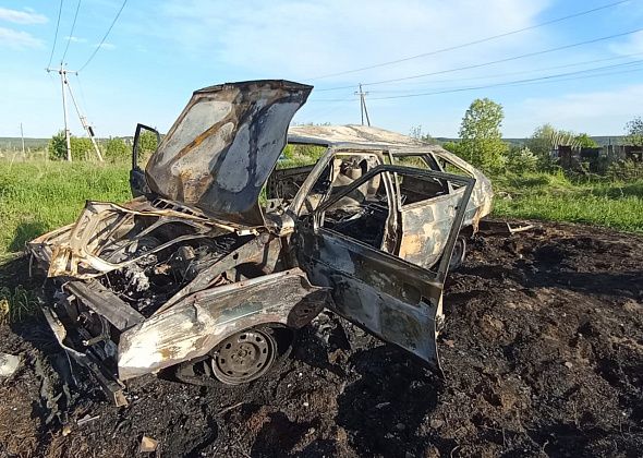 В районе мототрассы сгорел автомобиль