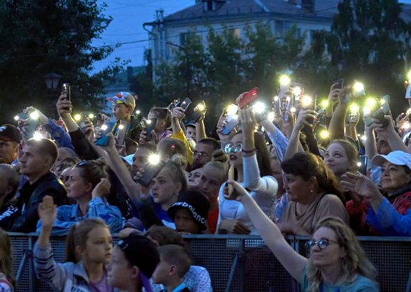 На День металлурга в Краснотурьинске выступит поп-группа “Фабрика”