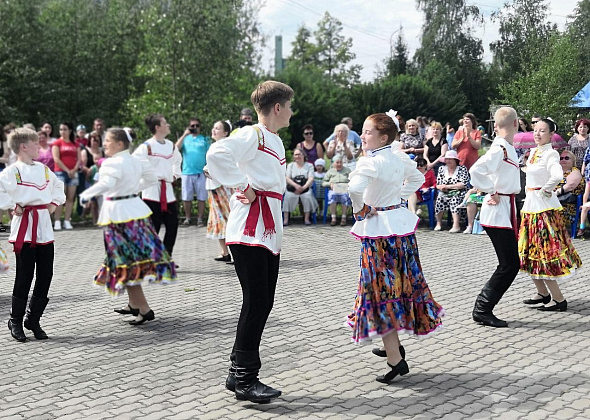 "Доброе лето": мини-парад гироскутеров и жара