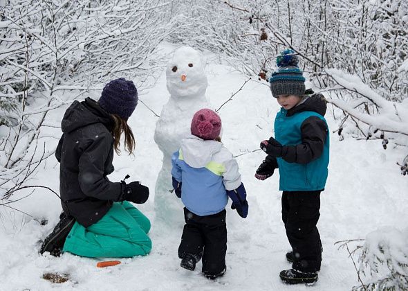 После случаев обморожения у детей врач рассказал, как правильно гулять в мороз