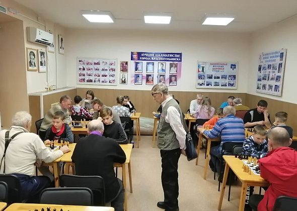 В Краснотурьинске сыграли в быстрые шахматы и русские шашки