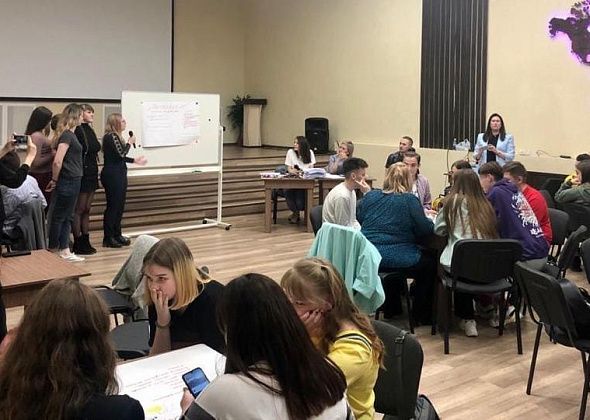 85 старшеклассников и студентов поучаствовали в школе предпринимательства в УИМЦе