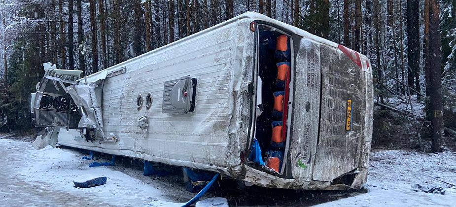 Два человека, пострадавших в ДТП с автобусом под Екатеринбургом, остаются в больнице