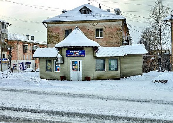 Это еще не конец? Печально знаменитую «стекляшку» хотят закрыть, но предприниматель не сдается 