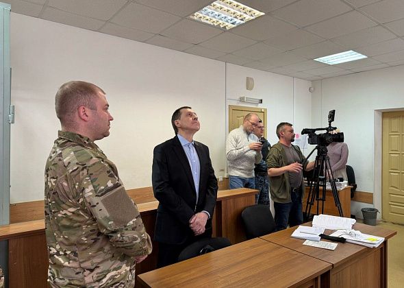 Осужден мужчина, которому наркомагазин подкинул свиную голову и привез гроб к дому