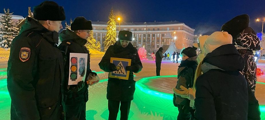 Полицейские провели в снежном городке викторину для детей