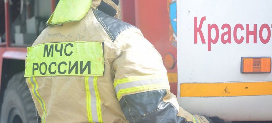 В пригороде горело бесхозное строение