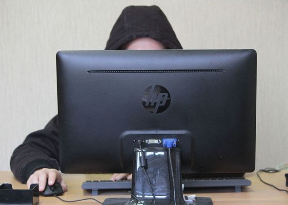 «Я хакер, мы с тобою незнакомы». Горожанку шантажируют публикацией снимков в интернете