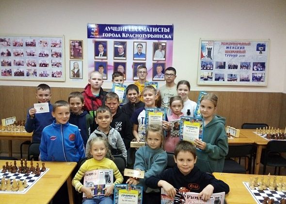 Дети поиграли в шахматы в честь Дня знаний 