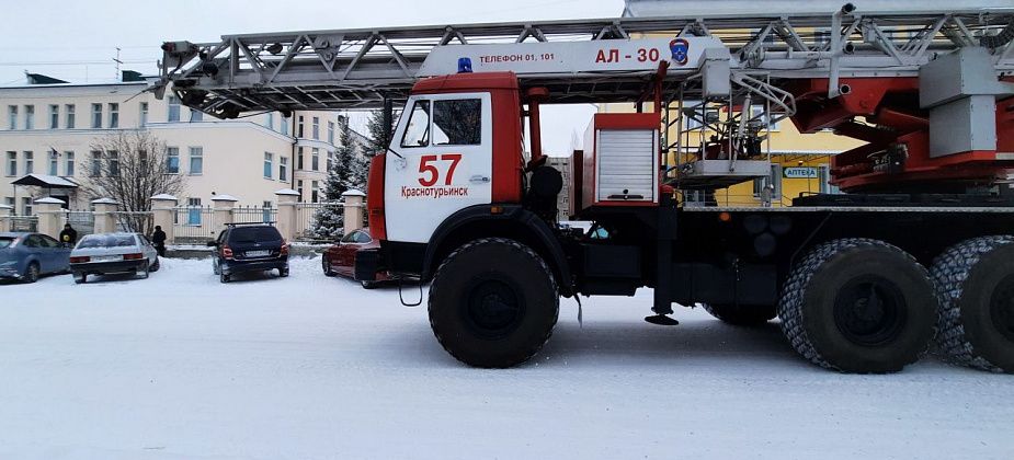 На Медной Шахте горел подвал трехэтажного дома. Потребовалась эвакуация людей