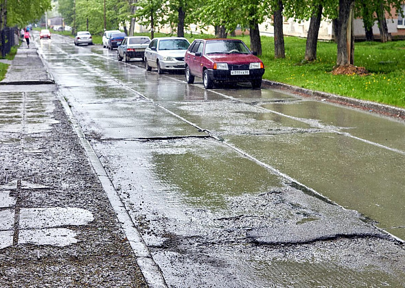 На улице Коммунальной срезали арматуру в дорожном полотне