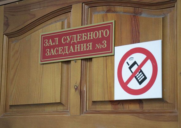 Суд прекратил дело по обвинению мужчины в побоях. Обвиняемый умер