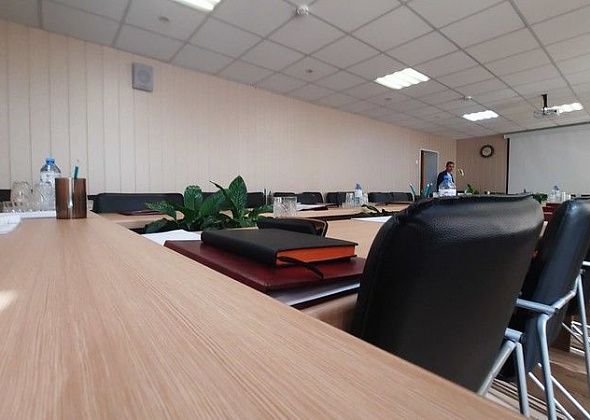 Коммуналка, медицина, почетные грамоты: Дума проводит первое заседание