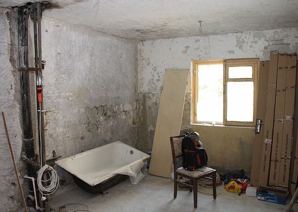 Ремонтника обвиняют в убийстве женщины, в квартире которой он укладывал полы