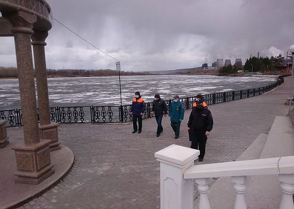 В Краснотурьинске набережную проверил патруль. Самоизолированных гуляющих не выявлено