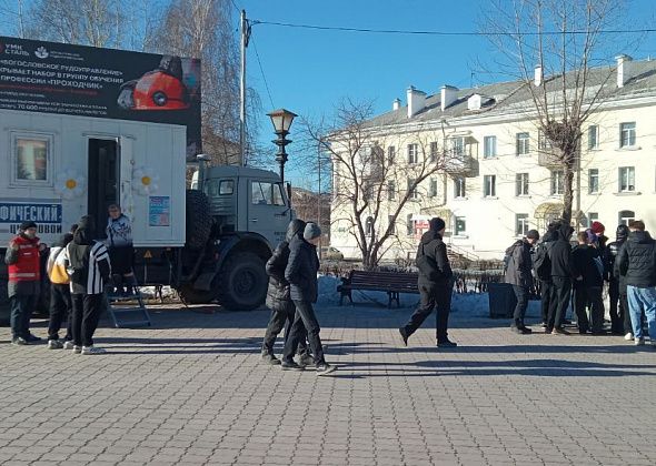 На центральной площади Краснотурьинска дежурит передвижной флюорограф