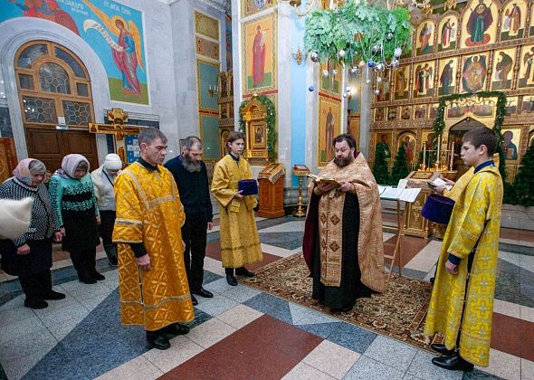 Около 50 горожан встречали Новый год в соборе