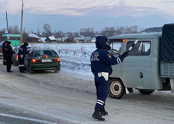 Вчера сотрудники ГИБДД останавливали всех водителей - проверяли документы