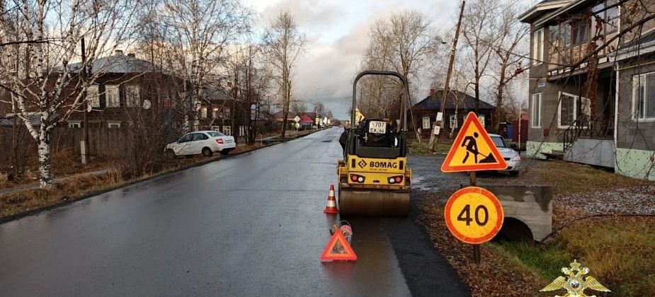 В Верхотурье водитель дорожного катка, не имеющий права им управлять, наехал на пешехода