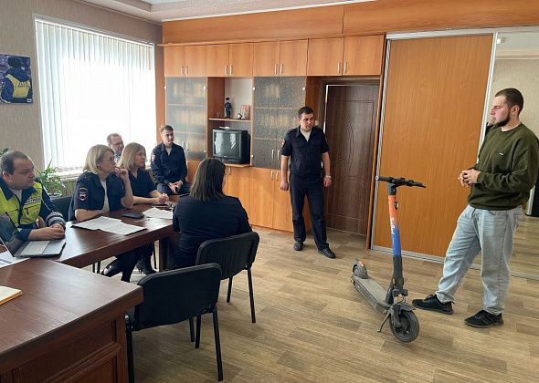 Руководители отделения ГИБДД встретились с представителем фирмы по прокату самокатов