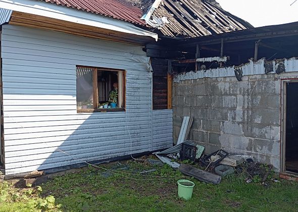 На Суходойке горел дом. Жители улицы жаловались на скачки напряжения